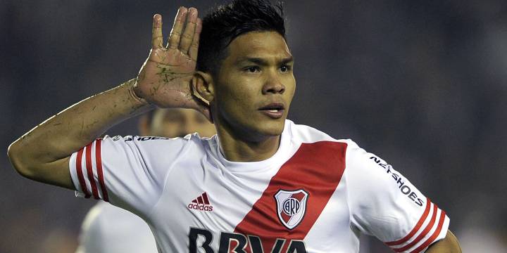 Teo Gutiérrez, del Sporting de Portugal, entre River Plate, México o España