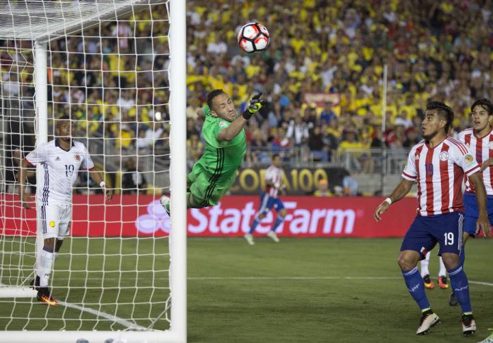 David Ospina se juega un duelo aparte con Pedro Gallese en la segunda fase de la Copa América Centenario en New Jersey entre Perú vs. Colombia