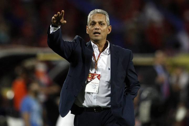 El técnico de Atlético Nacional, Reinaldo Rueda, ya vive la semis de Copa Libertadores; destaca que le hacen falta hombres de Selección Colombia