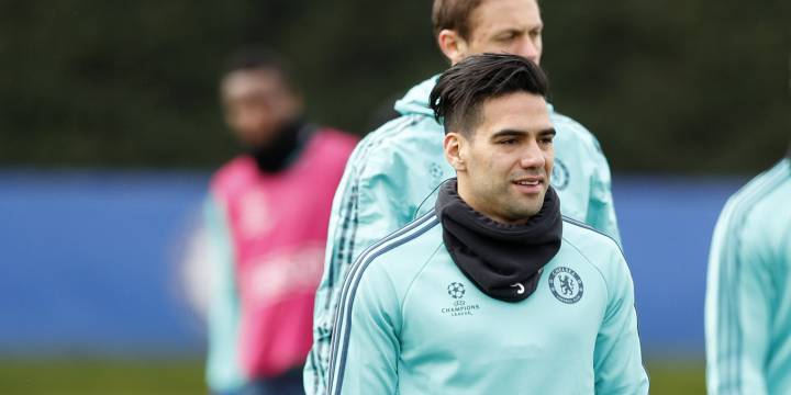 Chelsea anunció que no contará con Falcao ni Pato en la presente temporada