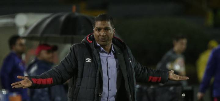Oficial: Alexis García deja de ser técnico de Santa Fe