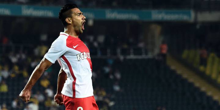 Falcao marca un gol y deja con vida al Mónaco en Champions