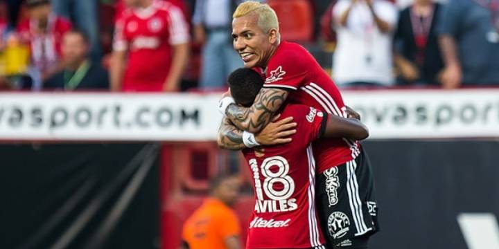 Dayro Moreno anota doblete en el 4-0 de Tijuana a Chivas