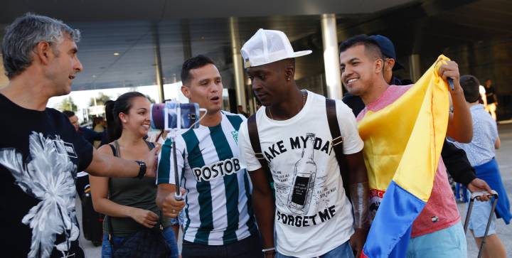 Jugadores del Deportivo le dan la bienvenida a Marlos Moreno