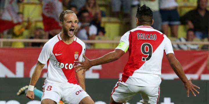 Falcao salió ovacionado luego de que sufriera una molestia en el juego de vuelta por la clasificación de la Champions League.