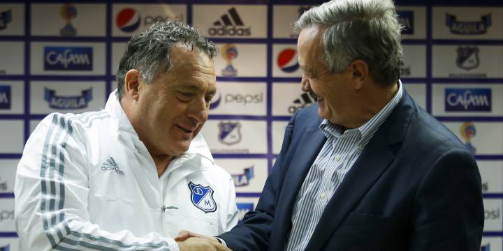 Los jugadores de Millonarios le pidieron al presidente Enrique Camacho que no despida al técnico Rubén Israel, quien continuará al frente del club