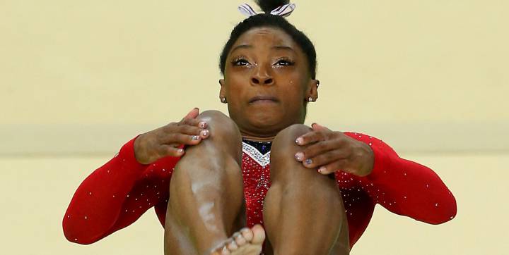 Simone Biles es humana, falla y termina con el bronce en barra