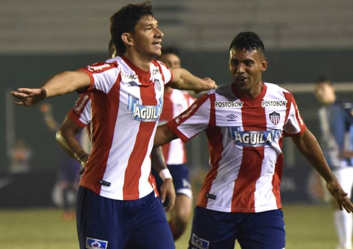 Junior le saca ventaja a Blooming y acaricia los octavos de final