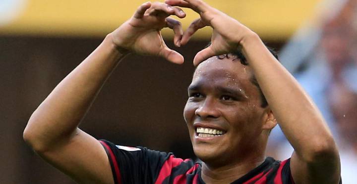 Bacca: "Tenía ofertas, pero elegí quedarme en el Milan"