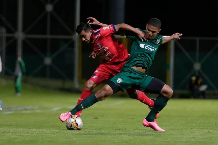 En el primer partido de la fecha de clásicos, La Equidad y Fortaleza empatan 2-2 en el estadio Metropolitano de Techo