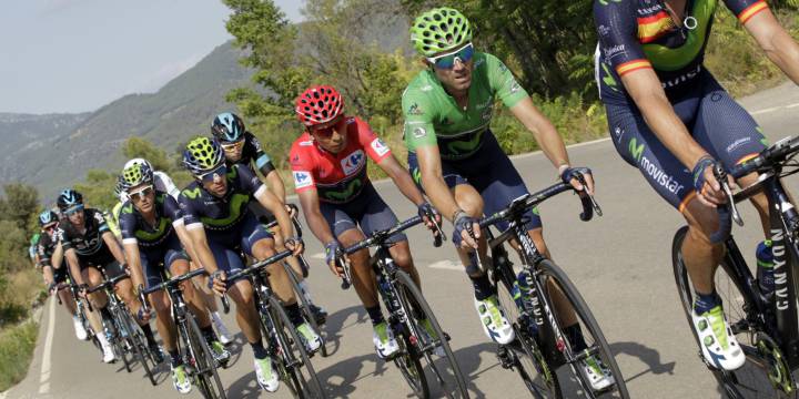 Nairo en las CRI, el colombiano avanza contra el reloj