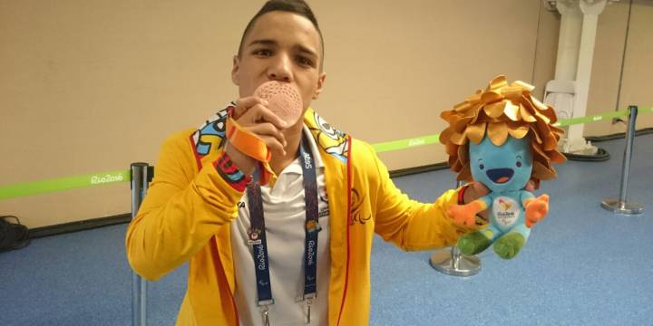 Carlos Serrano gana bronce para Colombia en 50 metros libres