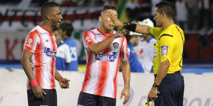 El equipo barranquillero cayó ante Fortaleza en el estadio Metropolitano y perdió tres puntos claves en la lucha por ingresar a zona de clasificación.