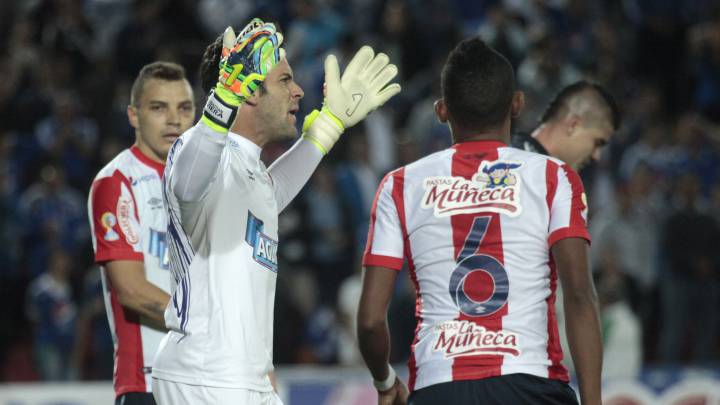 Viera se disculpa por reacción tras su expulsión ante Tolima