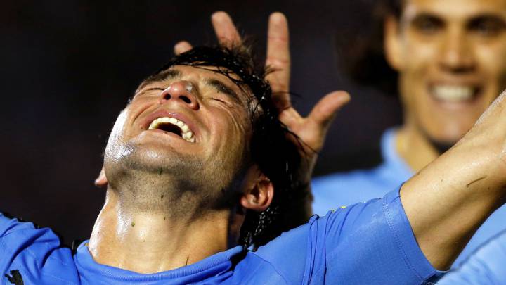 Nicolás Lodeiro recibe amarilla y no estará contra Colombia