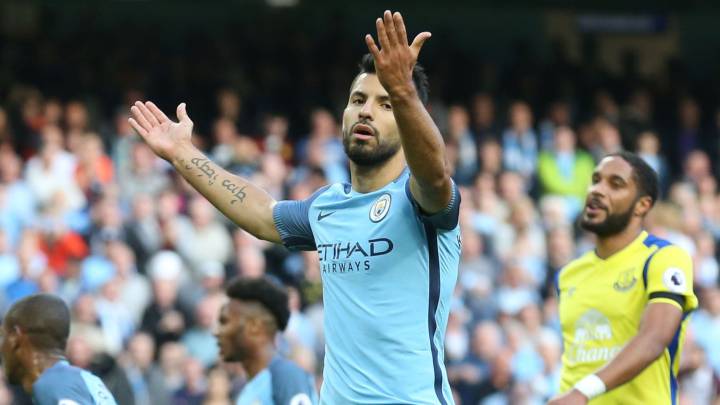 Agüero vuelve a fallar un penal en el empate del City-Everton