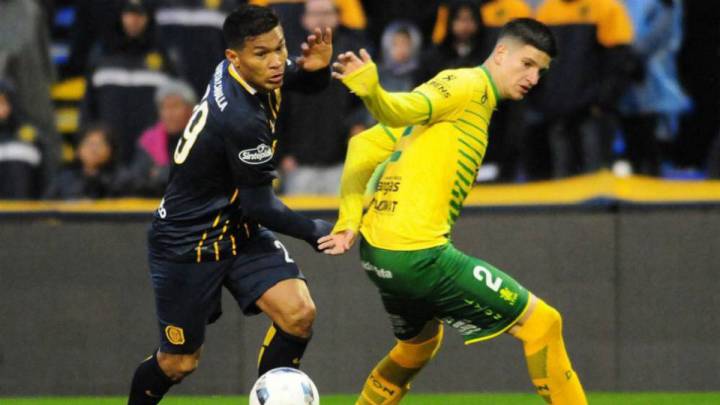 Téofilo Gutiérrez en la rueda de prensa de Rosario Central