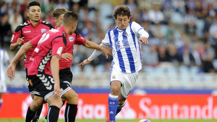 Daniel Torres juega 45 minutos en la derrota del Alavés