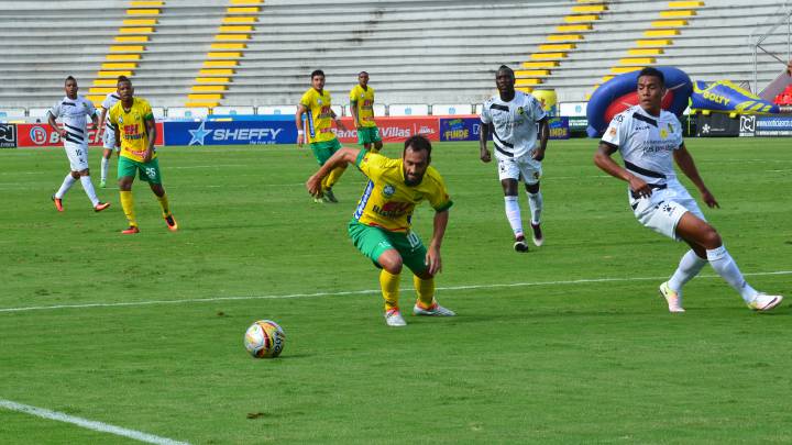 El equipo de Neiva remontó en el Guillermo Plazas Alcid e igualó a Once Caldas en la tabla de posiciones. Los dos tienen 22 puntos y se aferran a las matemáticas para clasificar.