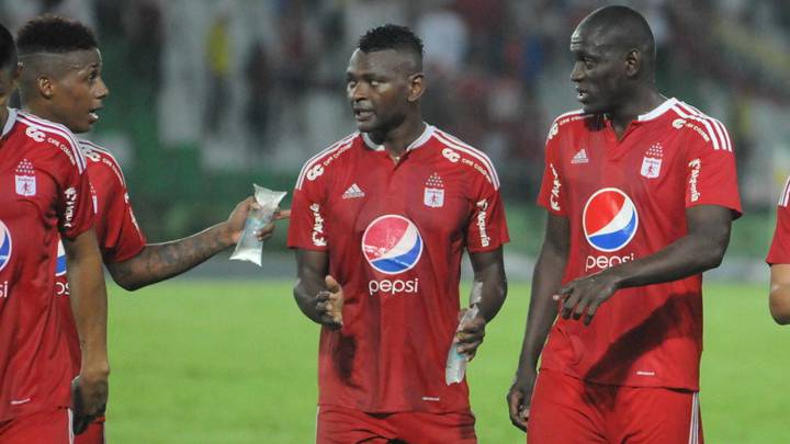 Dolorosa caída de América en el debut en el cuadrangular B