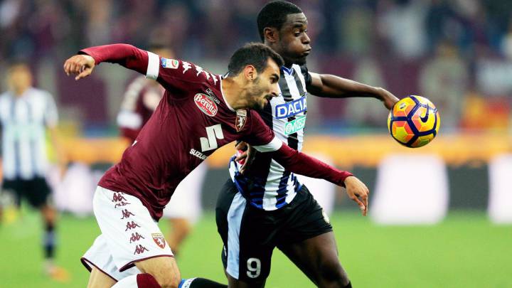 Duván Zapata le marca gol de taco Joe Hart en el empate Udinese 2-2 Torino, en la fecha 11 de la Serie A 2016-2017 y suma cinco goles en la temporada 2016-2017, incluyendo Calcio y Copa Italia