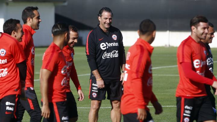 Pizzi inicia convocatoria chilena con 17 jugadores del exterior