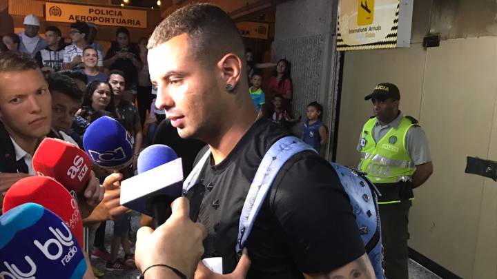 Edwin Cardona está en Barranquilla y considera a Chile como equipo imponente en la Eliminatoria; sostiene que Colombia tiene que ser fuerte de local y destaca el regreso de Falcao y James