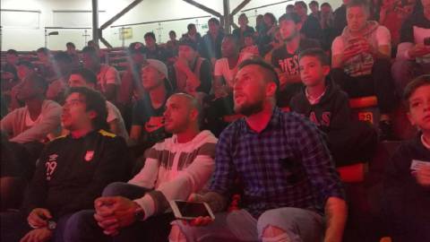 Santa Fe pasa una tarde de XBOX junto a sus hinchas