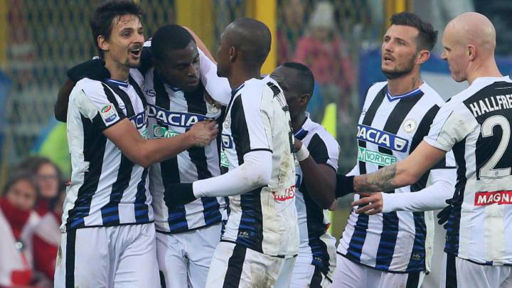 Duván Zapata celebra su gol contra Atalanta