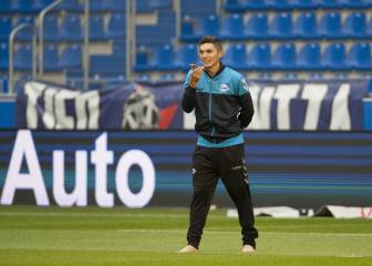 Daniel Torres fiel a su rutina, descalzo en medio del frío