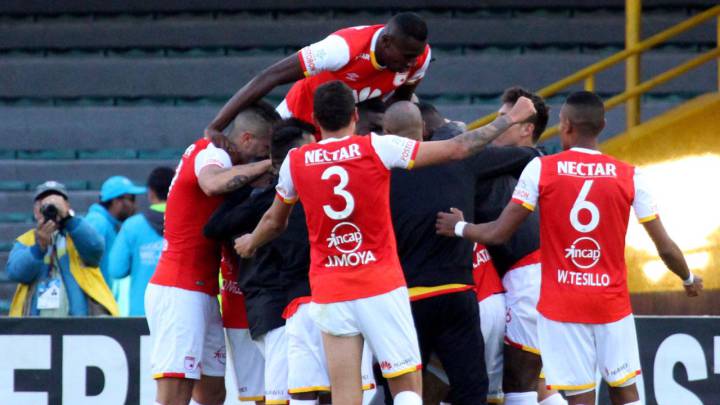 Nuevamente la pelota quieta le da un título a Santa Fe. El equipo cardenal ganó 1-0 con autogol de Andrés Mosquera en los minutos finales.