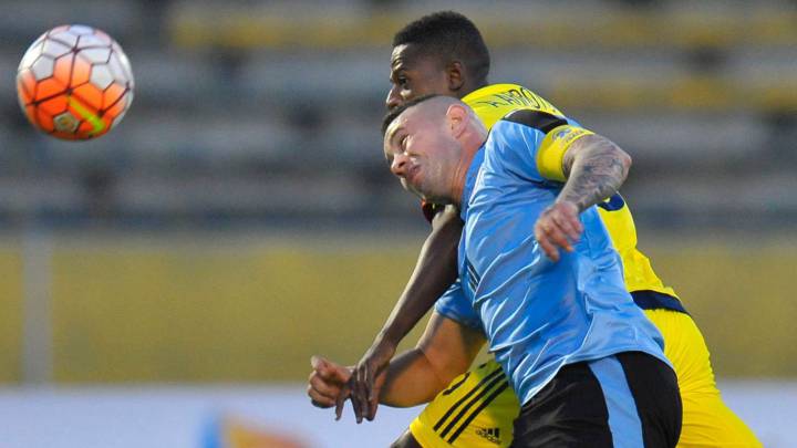 La Selección Colombia cayó 3 goles por 0 ante Uruguay, equipo que completó 9 puntos en el hexagonal. Los goles fueron de Nicolás Schiappacasse, De la Cruz y Waller.