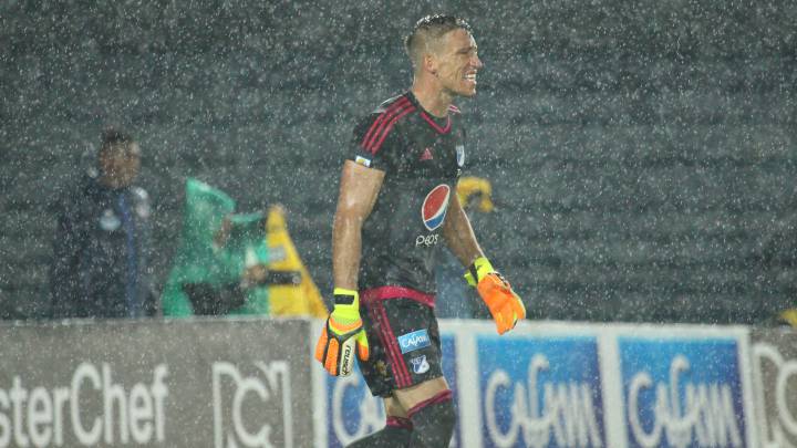 Vikonis recibe 4 partidos de suspensión por escupir a hincha