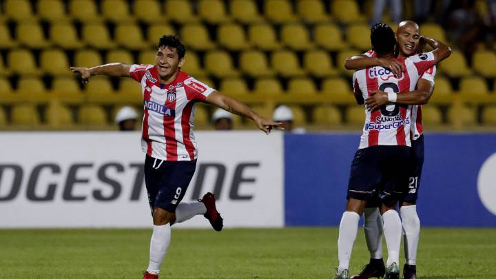 Junior sale sin Estrada pero con dos delanteros ante Tucumán