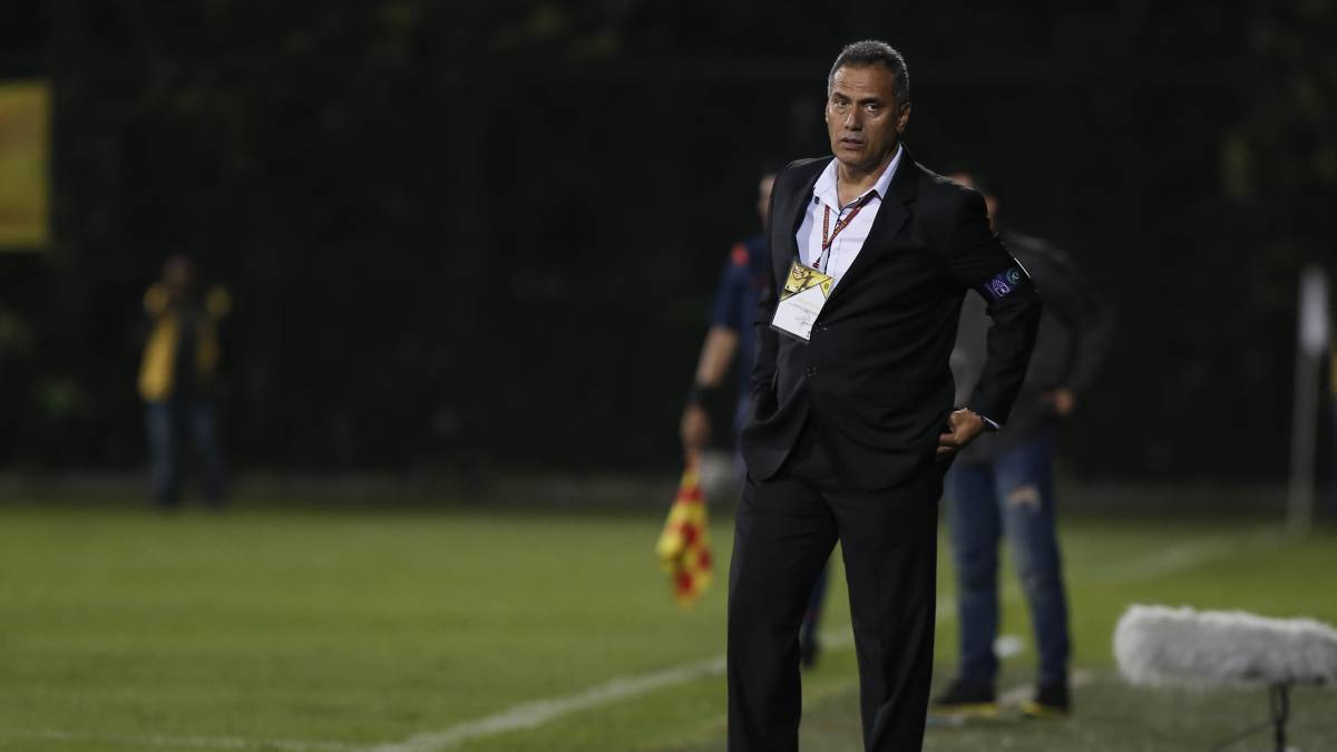 El DT de los ‘escarlatas’, cuestionó las limitaciones de sus dirigidos para superar los muros del Santa Fe, del que comentó: “hizo el gol y se metió a defenderse, con patas y manos”.
