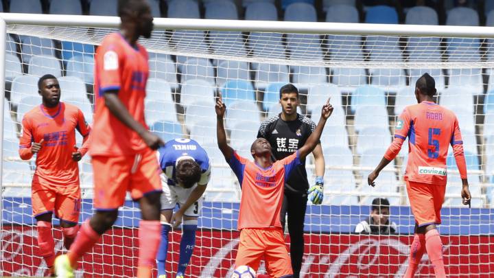 Adrián Ramos desciende con el Granada de España, que pierde 2-1 contra la Real Sociedad de visita y jugará la siguiente temporada en la segunda división