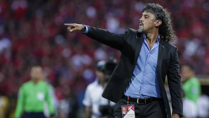 Cerro Porteño confirma a Leonel Álvarez como su nuevo DT