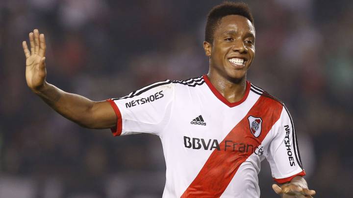 Carlos Carbonero, volante talentoso que jugó en River Plate, el fútbol italiano y la Selección Colombia.