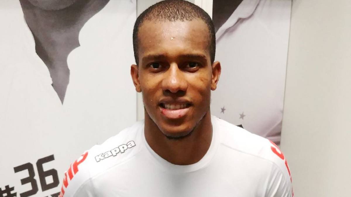 Copete hace triplete con Santos para la victoria ante Sao Paulo