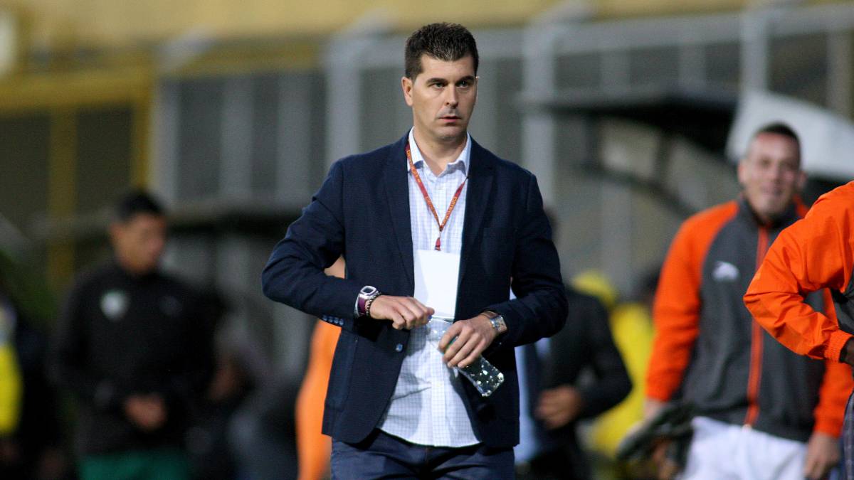 Envigado se queda sin técnico; Rescalvo renuncia a su cargo