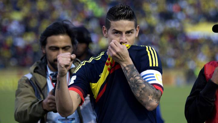 James Rodríguez celebra su gol en el triunfo 2-0 ante Ecuador en Quito