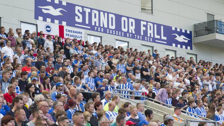 La hinchada del Brighton nunca abandona al equipo.