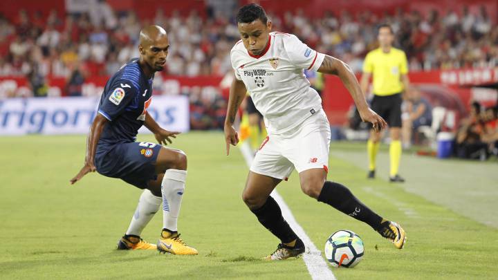 Muriel debuta como titular en Sevilla con un tiro en el palo