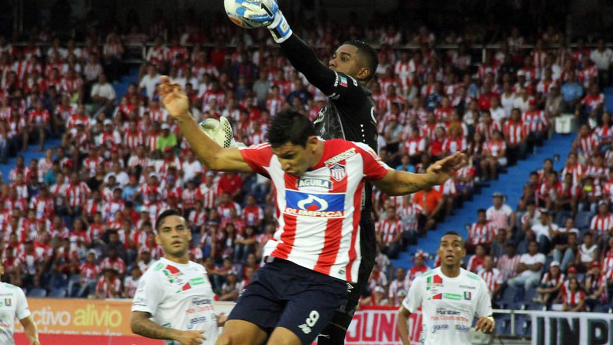 Junior repite tripleta, es líder y tiene a Teo lesionado