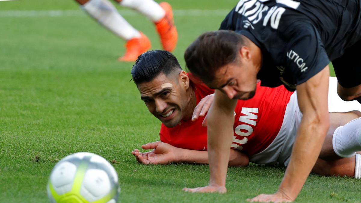 Medel y Besiktas quedan a un paso de clasificar a octavos Medel y Besiktas quedan a un paso de clasificar a octavos