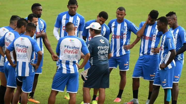La Selección de Honduras se prepara para el partido ante Australia por el repechaje al Mundial. Jorge Luis Pinto dirige la práctica