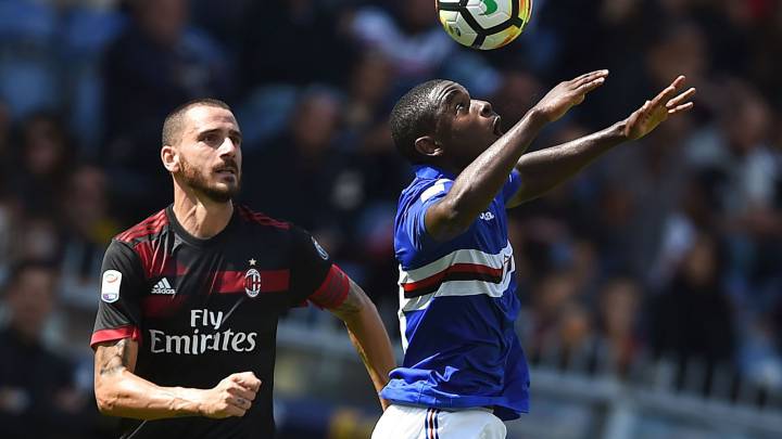 Duván Zapata ante el Milan en partido de la Serie A 2017/2018