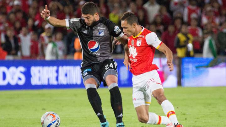 Matías De Los Santos y Anderson Plata durante el juego entre Santa Fe y Millonarios de la Liga Águila II-2017