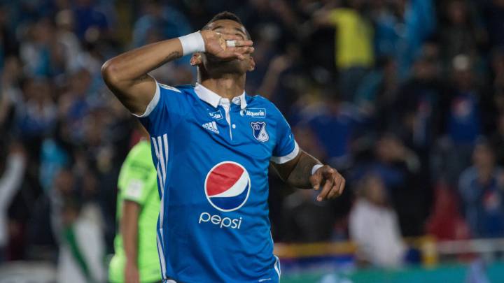 Ayron del Valle, jugador de Millonarios, celebra su primer gol en el triunfo 5-1 ante el Deportivo Cali