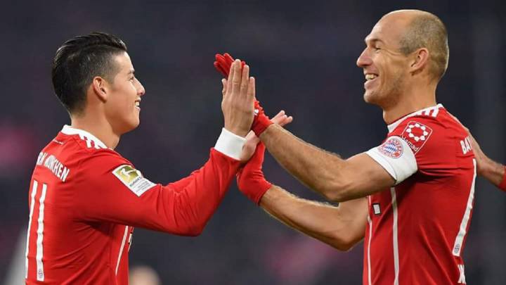James Rodríguez y Robben celebrando gol. Los dos son grandes socios en el Bayern